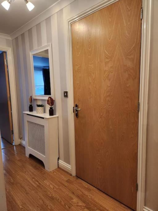 Spacious Ground Floor 2 Bedroom 2 Bathroom Flat In Hatfield Near Hertfordshire University Private Car Park Sleeps 5-6 Εξωτερικό φωτογραφία