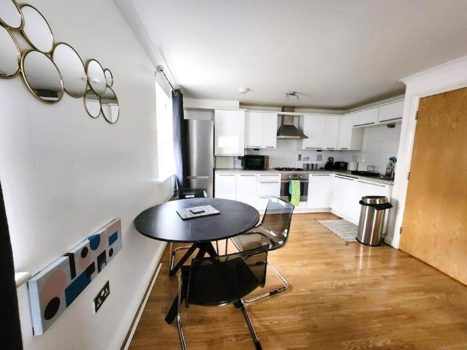 Spacious Ground Floor 2 Bedroom 2 Bathroom Flat In Hatfield Near Hertfordshire University Private Car Park Sleeps 5-6 Εξωτερικό φωτογραφία