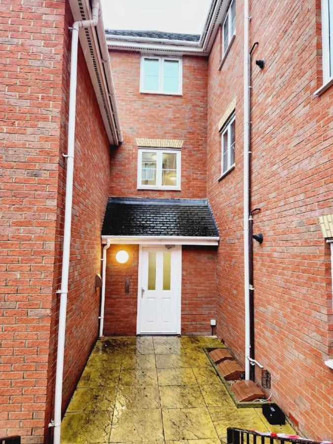 Spacious Ground Floor 2 Bedroom 2 Bathroom Flat In Hatfield Near Hertfordshire University Private Car Park Sleeps 5-6 Εξωτερικό φωτογραφία