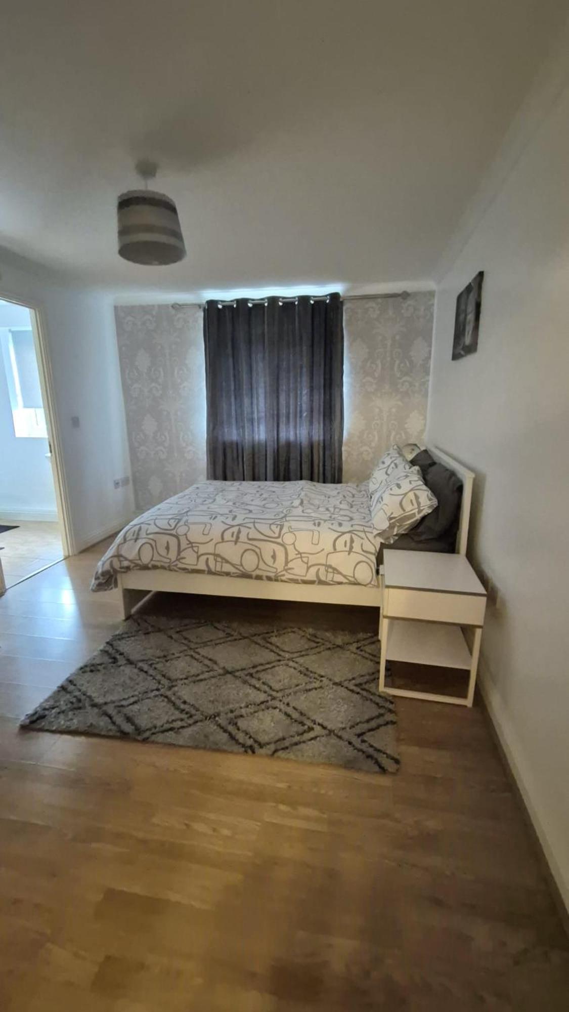 Spacious Ground Floor 2 Bedroom 2 Bathroom Flat In Hatfield Near Hertfordshire University Private Car Park Sleeps 5-6 Εξωτερικό φωτογραφία