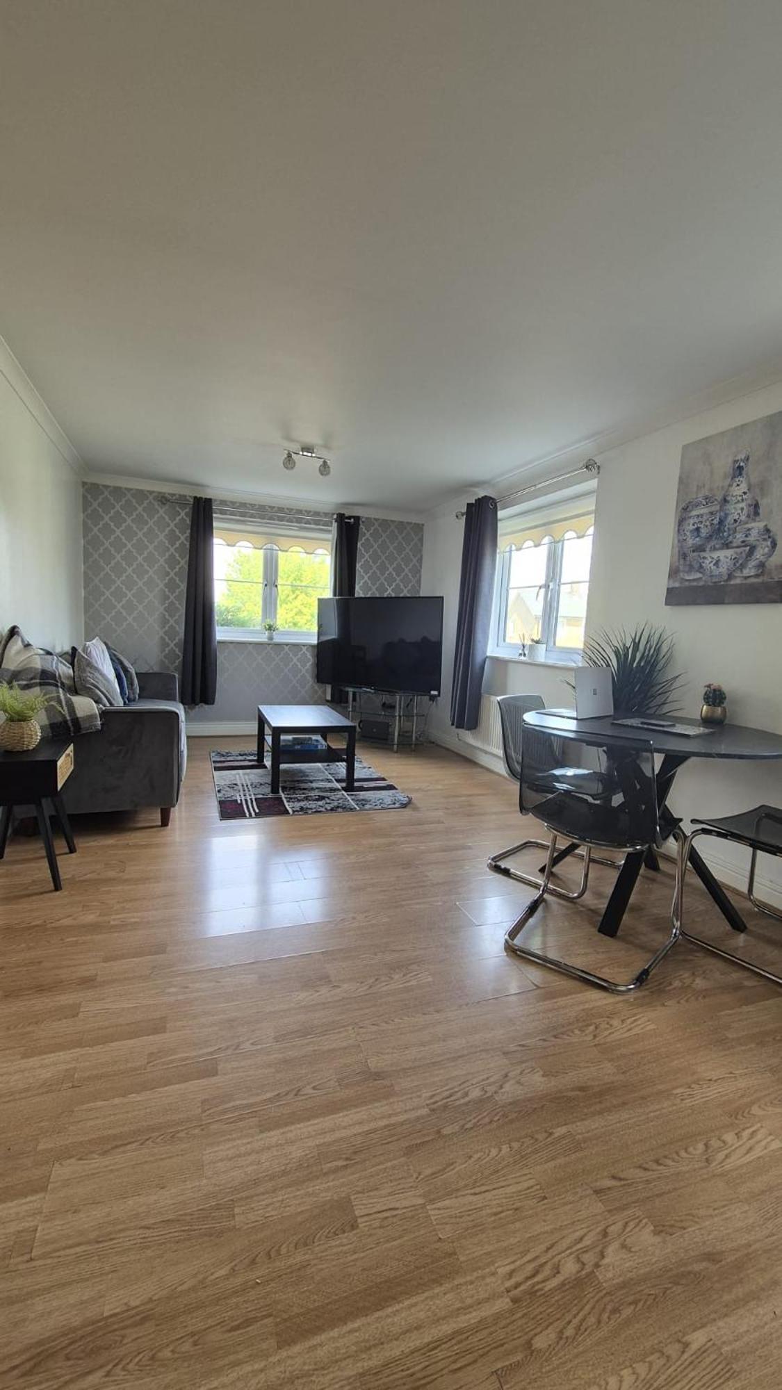 Spacious Ground Floor 2 Bedroom 2 Bathroom Flat In Hatfield Near Hertfordshire University Private Car Park Sleeps 5-6 Εξωτερικό φωτογραφία