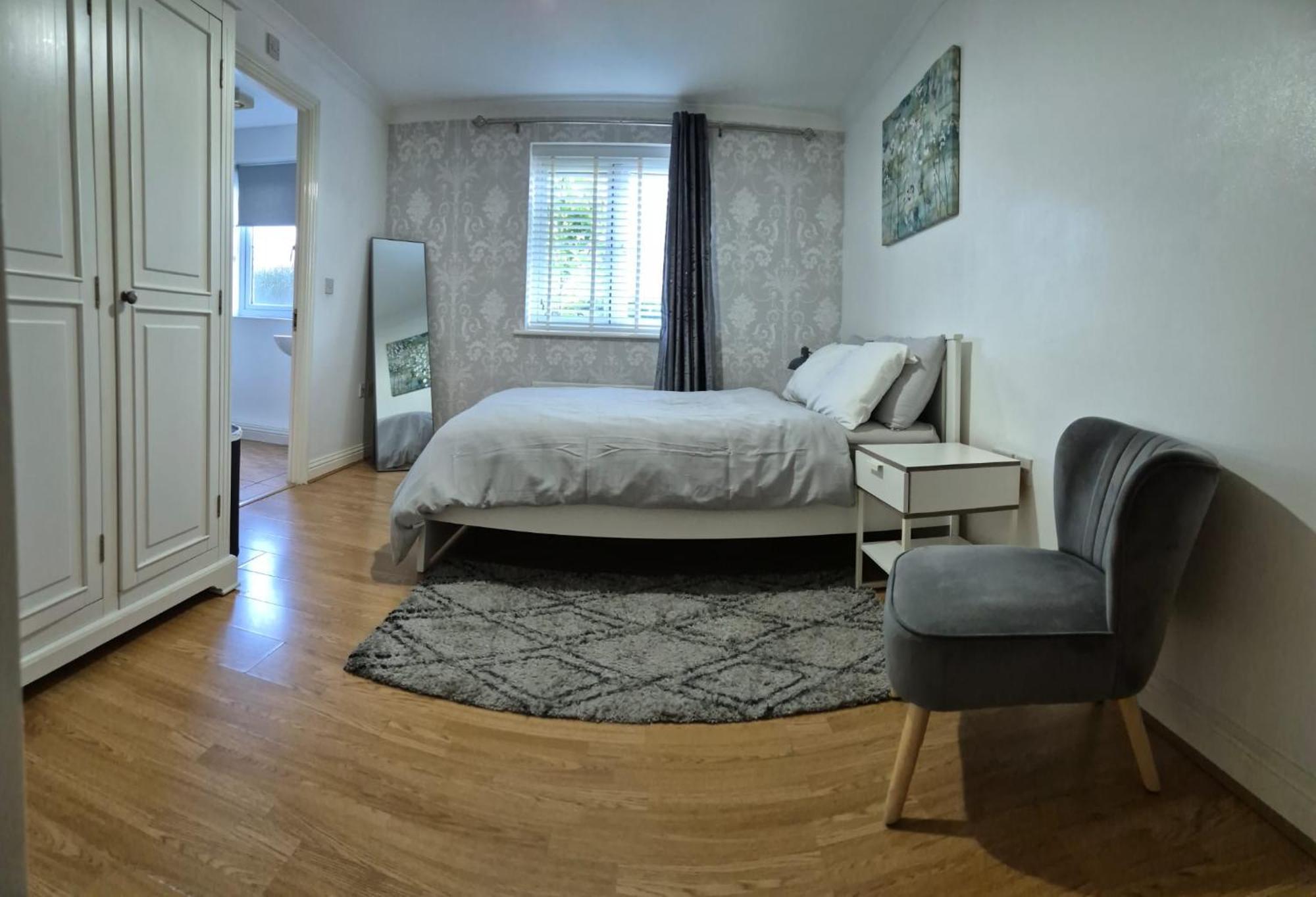 Spacious Ground Floor 2 Bedroom 2 Bathroom Flat In Hatfield Near Hertfordshire University Private Car Park Sleeps 5-6 Εξωτερικό φωτογραφία