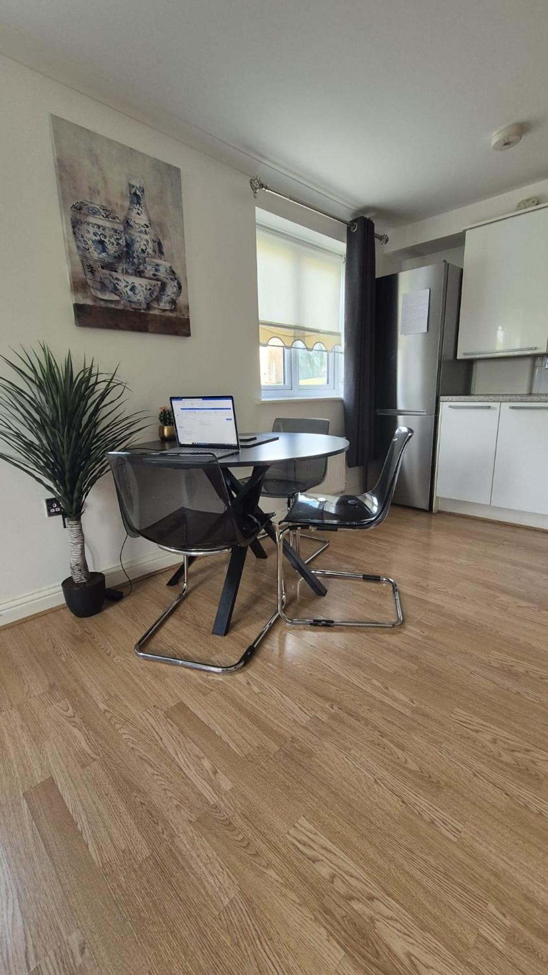Spacious Ground Floor 2 Bedroom 2 Bathroom Flat In Hatfield Near Hertfordshire University Private Car Park Sleeps 5-6 Εξωτερικό φωτογραφία
